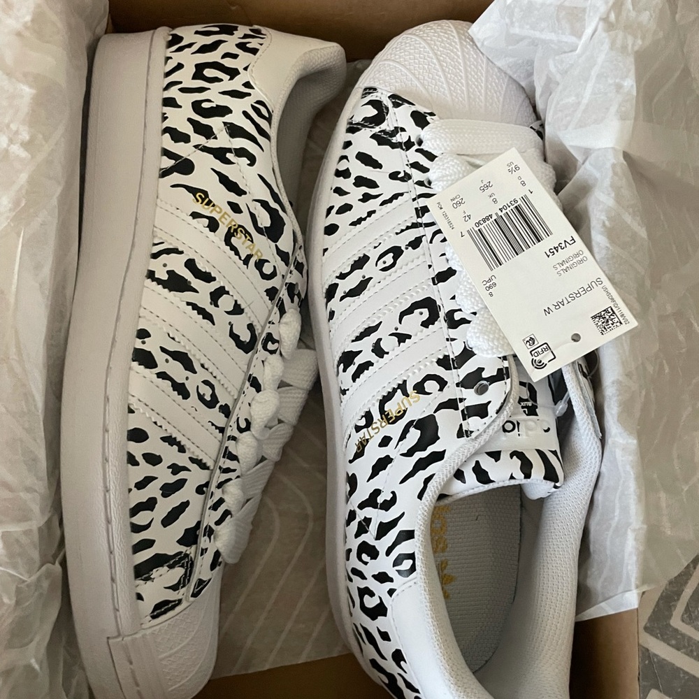 Adidas she’ll toe NWT